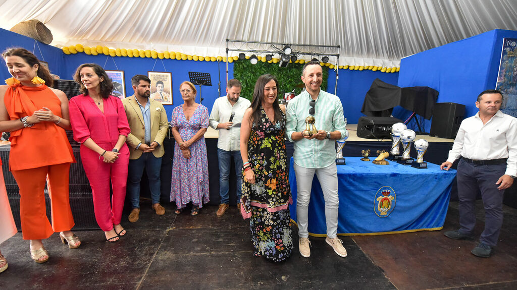 Fotos de la entrega de premios de los concursos de microrrelatos y de f&uacute;tbol aficionado en la Feria Real de Algeciras