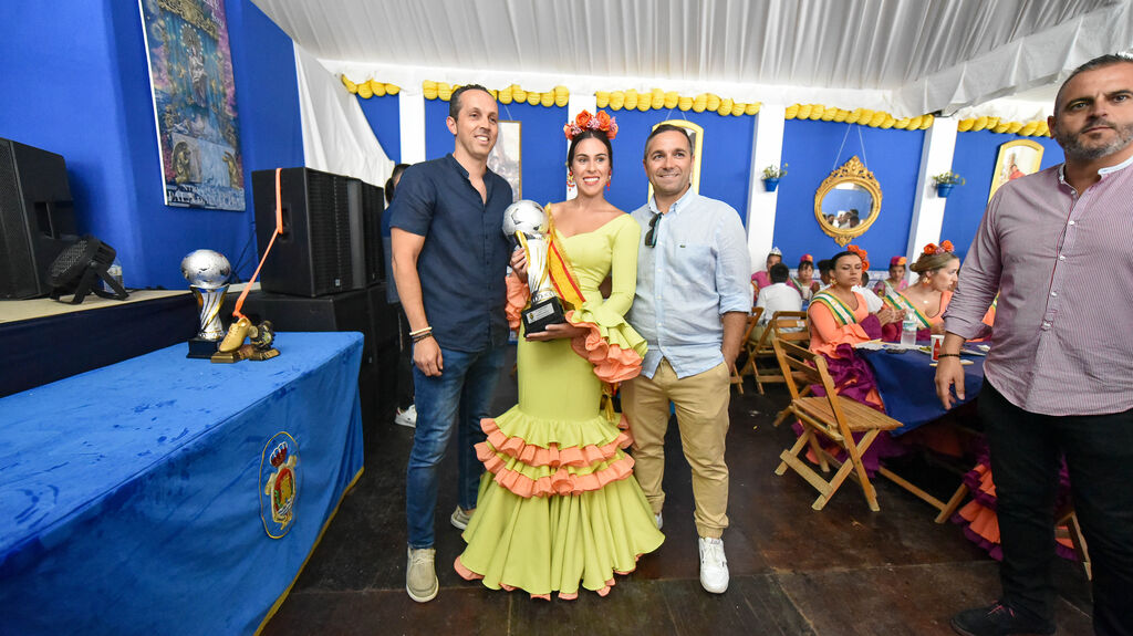 Fotos de la entrega de premios de los concursos de microrrelatos y de f&uacute;tbol aficionado en la Feria Real de Algeciras