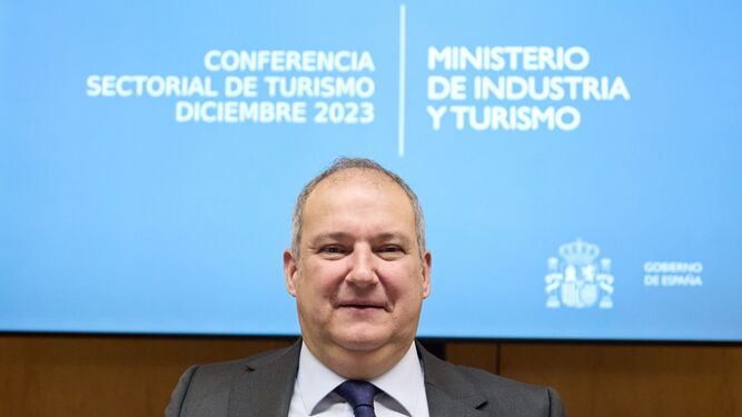 El ministro de Industria y Turismo, Jordi Hereu , presidiendo la Conferencia Sectorial de Turismo