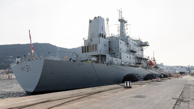 El HMS Scott, en el Puerto de Gibraltar.