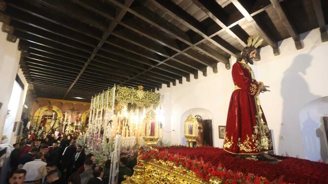 Los pasos del Medinaceli y la Esperanza, en la capilla de San Isidro.