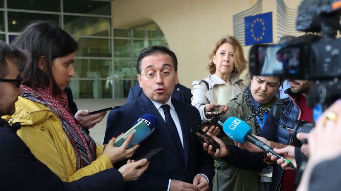 El ministro de Asuntos Exteriores de España, José Manuel Albares, en Bruselas, este viernes antes de comenzar la reunión.