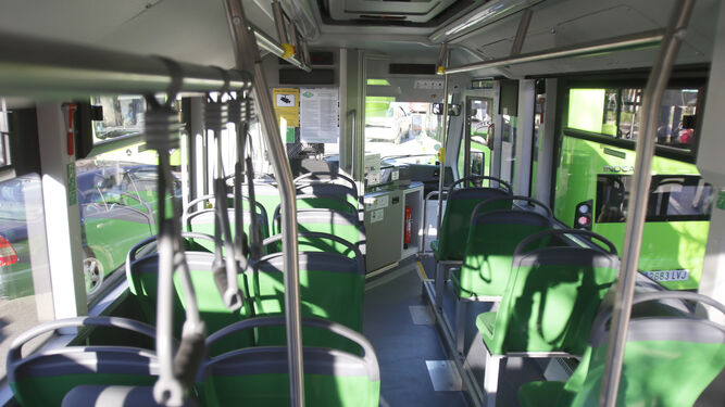 Interior de un autobús de Aucorsa.