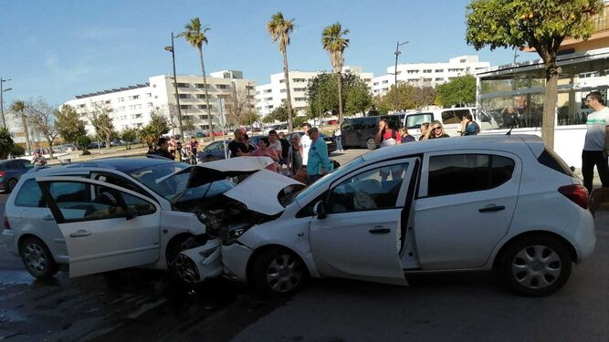 Accidente de tráfico en la Avenida de la Diversidad de Puerto Real