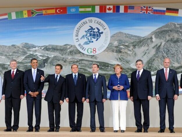 Tradicional foto de familia del G8.

Foto: EFE