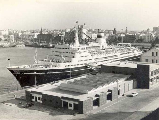 1971. Estaci&oacute;n Mar&iacute;tima con un buque ruso