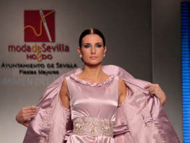 Una de las propuestas de Carmen del Marco para la V edici&oacute;n de Moda de Sevilla.

Foto: Martin Okuemotto