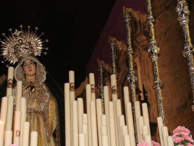 La Virgen de los Dolores de Tarifa, a la salida de su templo, anoche

Foto: J.M.Q./Shus Teran/Erasmo Fenoy/Paco Guerrero
