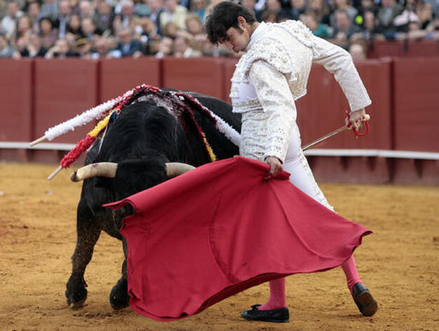 Caytetano Rivera Ord&oacute;&ntilde;ez debut&oacute; en la Maestranza como matador de modo discreto.

Foto: Juan Carlos Mu&ntilde;oz