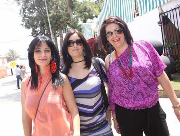 Tres chicas dispuestas a vivir el ma&ntilde;aneo en la feria./Fotos:Vanessa P&eacute;rez

Foto: Vanessa Perez