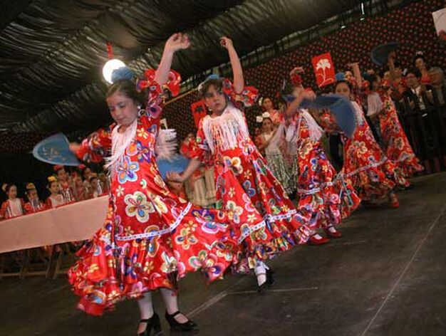 Las alumnas de la escuela de baile Mati Acosta durante su actuaci&oacute;n

Foto: Vanessa Perez