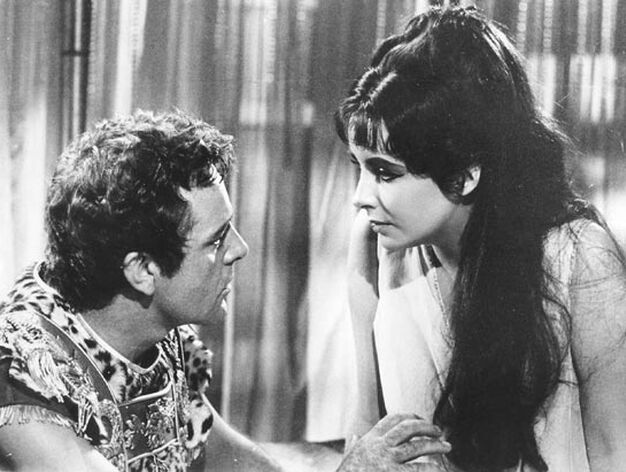 Junto a Richard Burton en 'Cleopatra'.