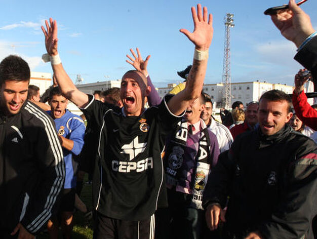 Los linenses empatan sin goles en Puerto Real y celebran el t&iacute;tulo de campe&oacute;n de Liga.

Foto: Paco Guerrero