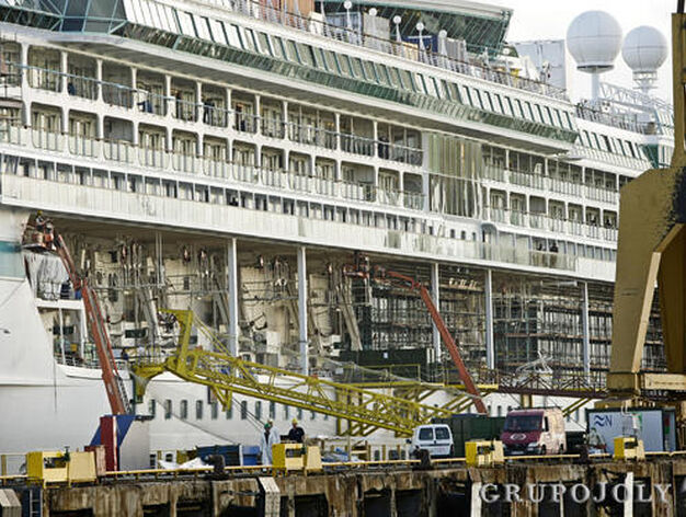 El &acute;Splendor of the Seas' se repara en Navantia. 

Foto: Julio Gonzalez