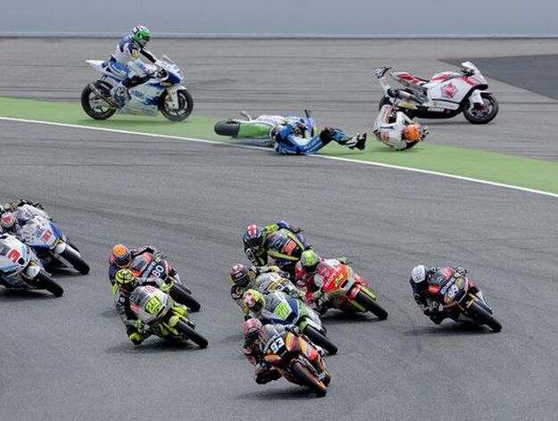 Las im&aacute;genes de la carrera de Moto2 del Gp de Catalu&ntilde;a.

Foto: AFP