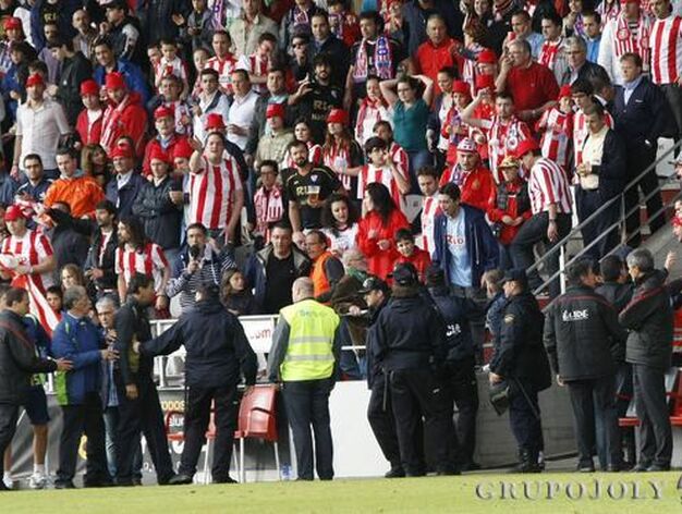 El banquillo del C&aacute;diz explot&oacute; con el tercer gol del Lugo y Jose acab&oacute; siendo expulsado. 

Foto: LOF