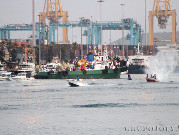 Vista de los barcos acudiendo a ver a la virgen del Carmen en Algeciras.

Foto: Fran Montes.