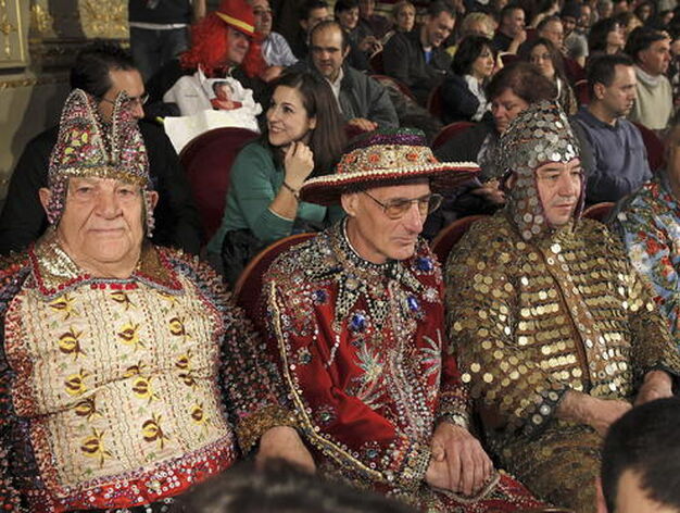 Pintorescos disfraces en el Gran Teatro.

Foto: EFE