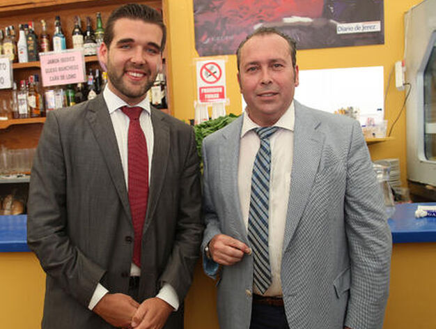 Rodolfo Hern&aacute;ndez, delegado provincial de Mercadona, y el director comercial de Diario de Jerez. 

Foto: Vanesa Lobo