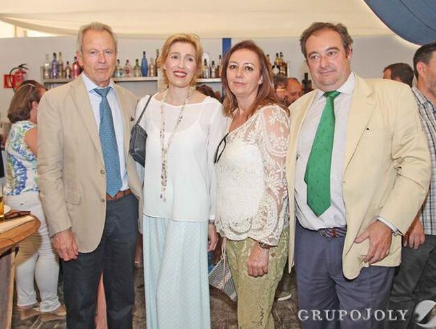 Jos&eacute; Pozo, Elena Crespo, Tom&aacute;s Valiente y su esposa Esther Gordillo.

Foto: Pascual &middot; Vanesa Lobo