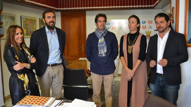 La delegada de Innovación, Gema Pérez, con el alcalde, Francisco Ruiz y los ediles Ezequiel Andréu, Noelia Moya y Francisco Terán, ayer en el Ayuntamiento.
