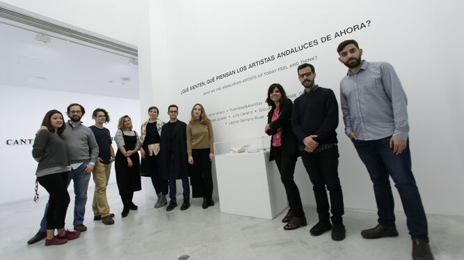 Foto de familia de los artistas participantes en el proyecto.