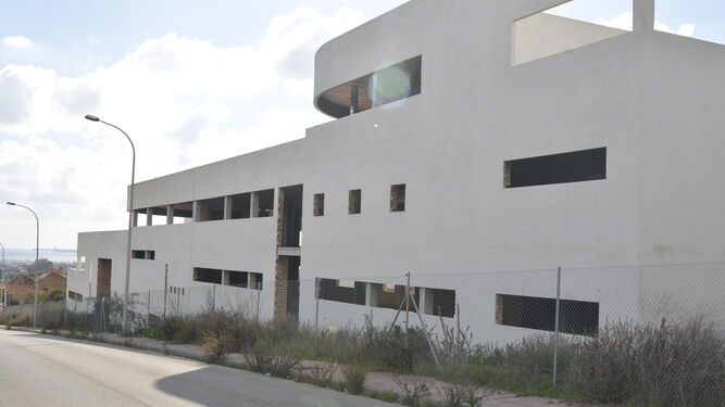 El edificio que tenía previsto acoger la nueva residencia de ancianos de la Diputación.