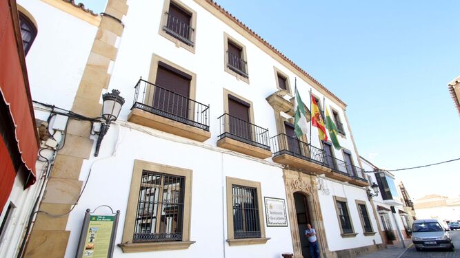 Fachada de la casa consistorial, sede del Ayuntamiento de Los Barrios.
