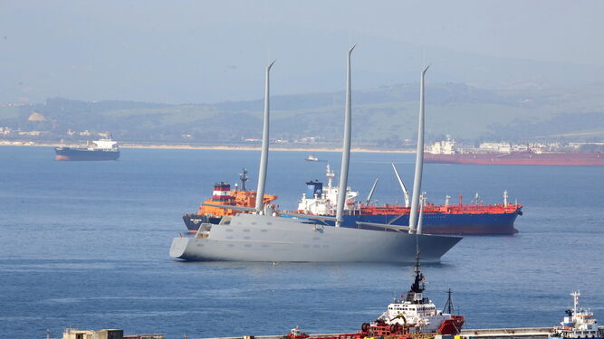 El 'Sailing Yatch A', visto desde Gibraltar.