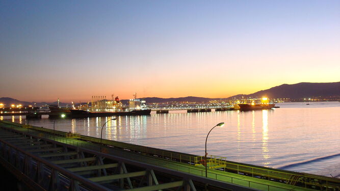 Pantalán de la refinería Gibraltar-San Roque.