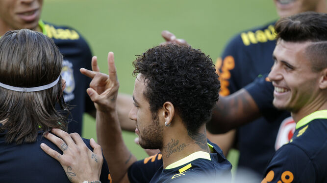 El 'chorlito' de Neymar a Filipe LuisUn poco de agua antes de un mal tragoLa nueva imagen de Lopetegui