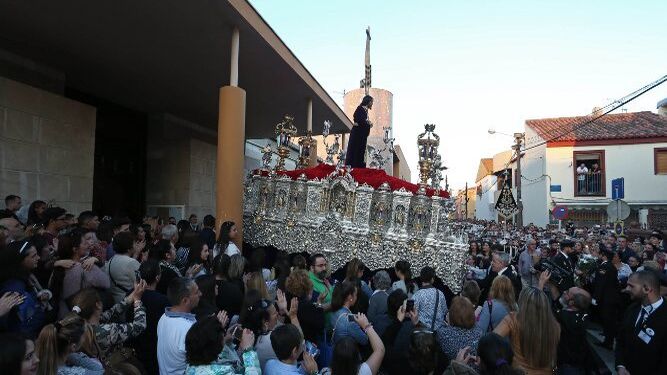 Un momento de la procesión del Medinaceli en La Línea.