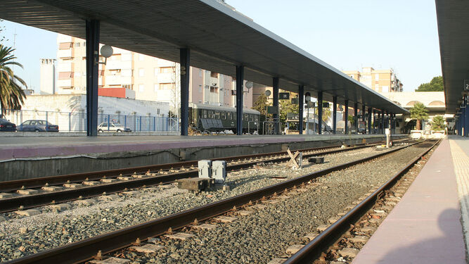 Línea férrea que cubre el trayecto entre Algeciras y la estación madrileña de Atocha en Madrid.
