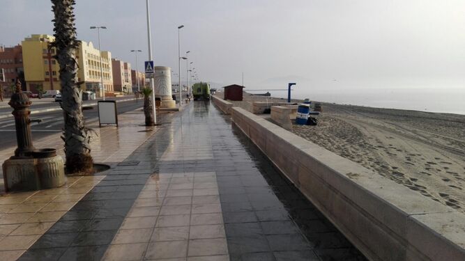 El Paseo Marítimo de Levante, ayer a primera hora.