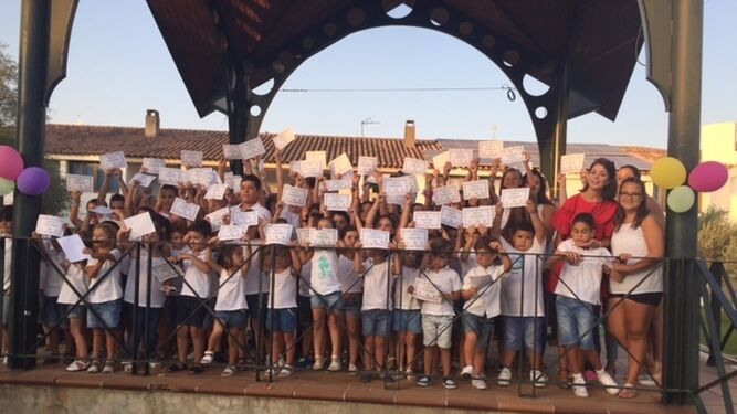 Un grupo de escolares de Castellar en un programa de Alternativas.