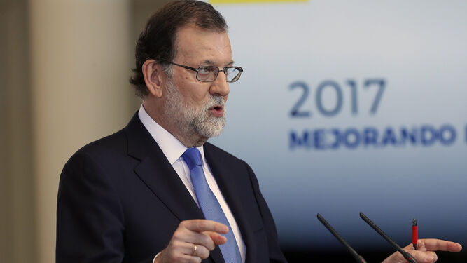 El presidente del Gobierno, Mariano Rajoy, realiza ayer en La Moncloa un balance del curso político previo a las vacaciones estivales.