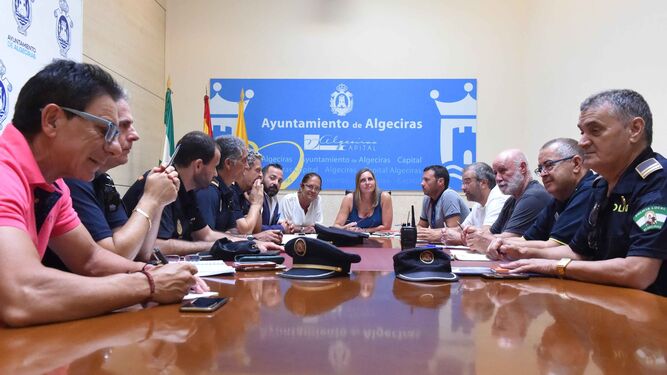 La reunión de seguridad en el Ayuntamiento de Algeciras ayer.