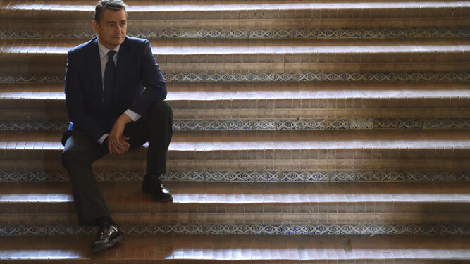 Antonio Sanz, el pasado miércoles en las escaleras de acceso a la Delegación del Gobierno, en la sevillana Plaza de España.