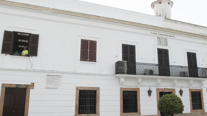 Fachada del antiguo Ayuntamiento de San Roque, en la céntrica Plaza de Armas, que va a ser rehabilitado.