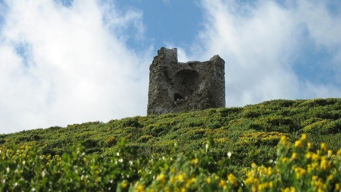 La Torre del Fraile, la construcción más antigua de Algeciras, en pésimo estado de conservación.