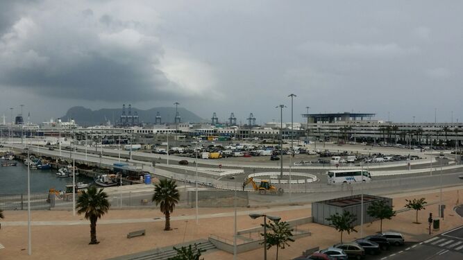 Una vista general del aparcamiento de la Estación Marítima.