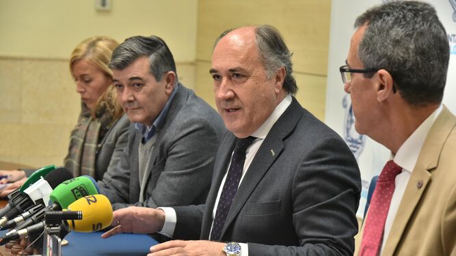 Eva Pajares, Luis Ángel Fernández, José Ignacio Landaluce y Diego de la Torre, ayer en rueda de prensa.