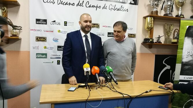 Raffaele Pandalone y Mario Galán, ayer antes de la rueda de prensa ofrecida por el nuevo presidente albinegro.