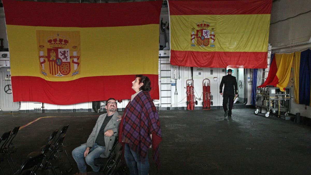 El 'Castilla' se muestra en Algeciras