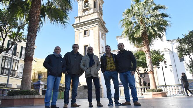 Componentes y autor del cuarteto de Algeciras. De izquierda a derecha: Francisco Luque, Ramón López, Pepe Rebolo, Carlos Naranjo y Sergio Saavedra.