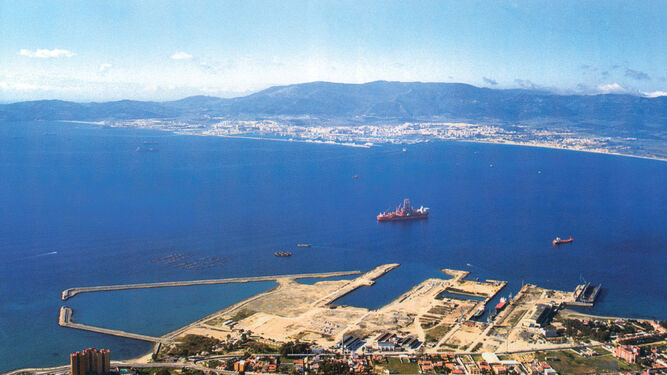 Obras portuarias en Campamento (San Roque) en el año 2002.