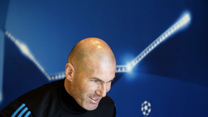 Zidane Zidane, durante la rueda de prensa tras el entrenamiento del Real Madrid.