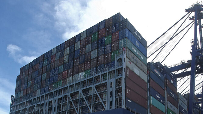 El 'CMA CGM Antoine de Saint Exupery', el portacontenedores con mayor capacidad arribado al Puerto, en marzo.