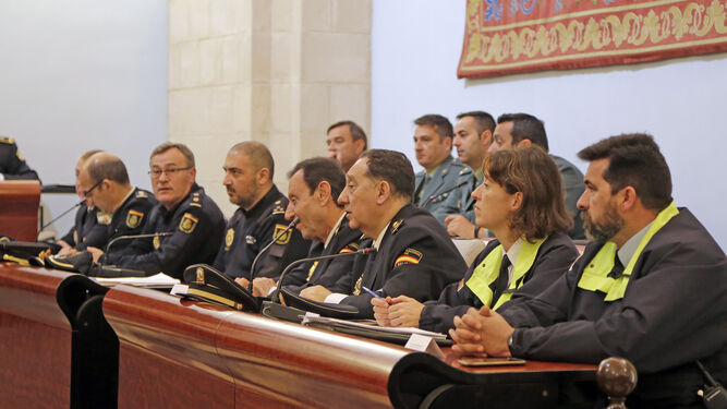 Representantes de los Cuerpos de Seguridad, ayer en el salón de plenos del Ayuntamiento de Jerez.