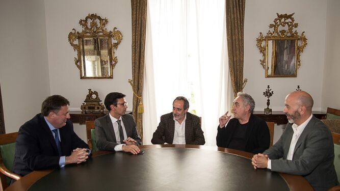 Jerónimo Vílchez, Francisco Cuenca, Domingo Domínguez, Ferran Adriá y Joan Cruz, en la presentación de Granada.
